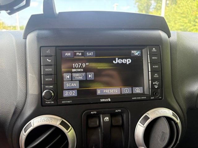 Used 2015 Jeep Wrangler Sahara w/ Connectivity Group AWD/4WD image 9