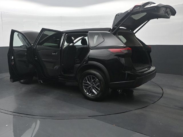 Used 2026 Nissan Rogue SV FWD image 38