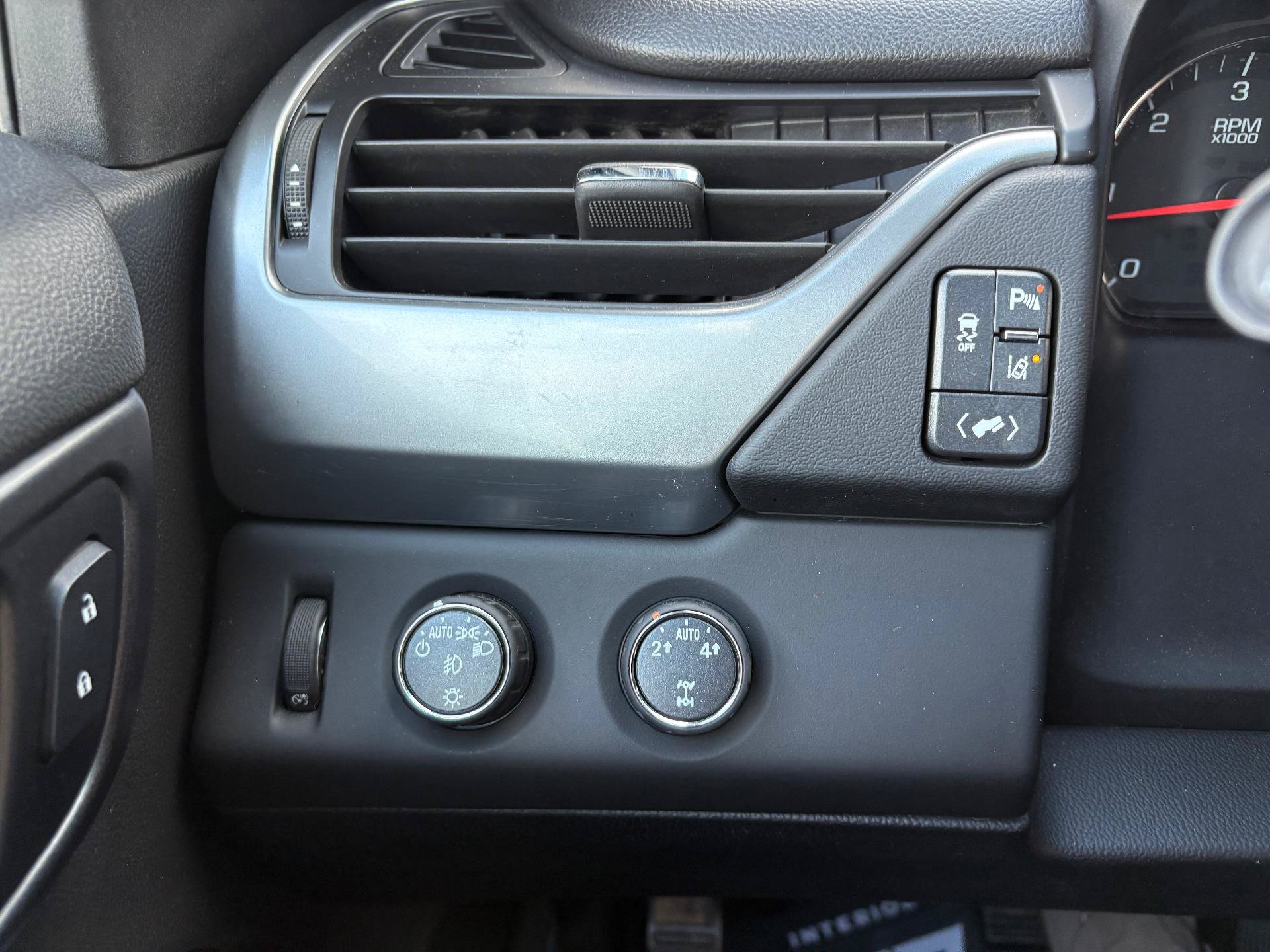 Used 2015 Chevrolet Suburban LTZ AWD/4WD image 38