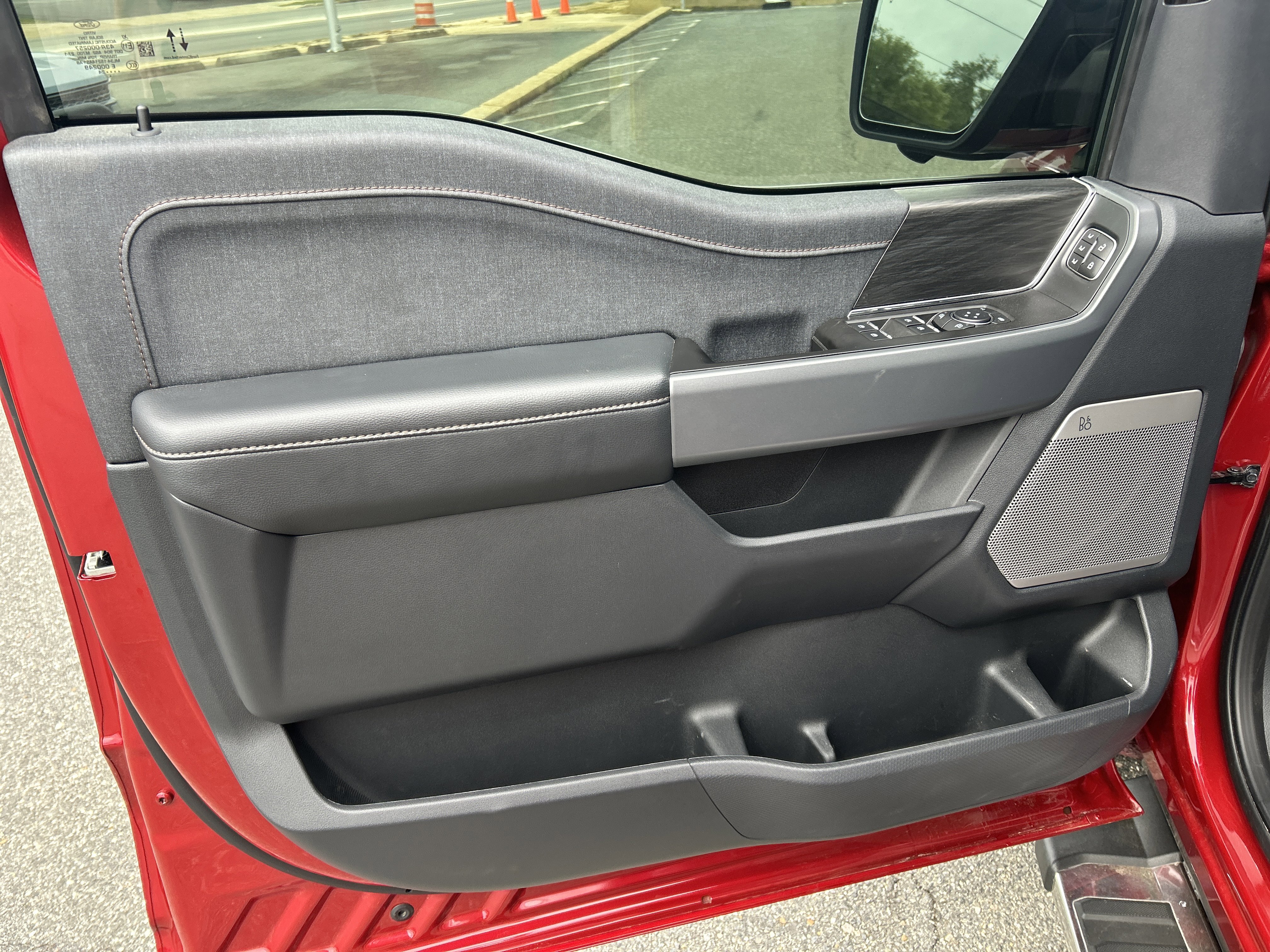 Used 2024 Ford F150 Lariat w/ FX4 Off-Road Package image 9