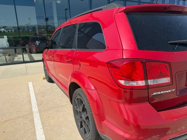 Used 2019 Dodge Journey SE w/ Blacktop Package FWD image 2