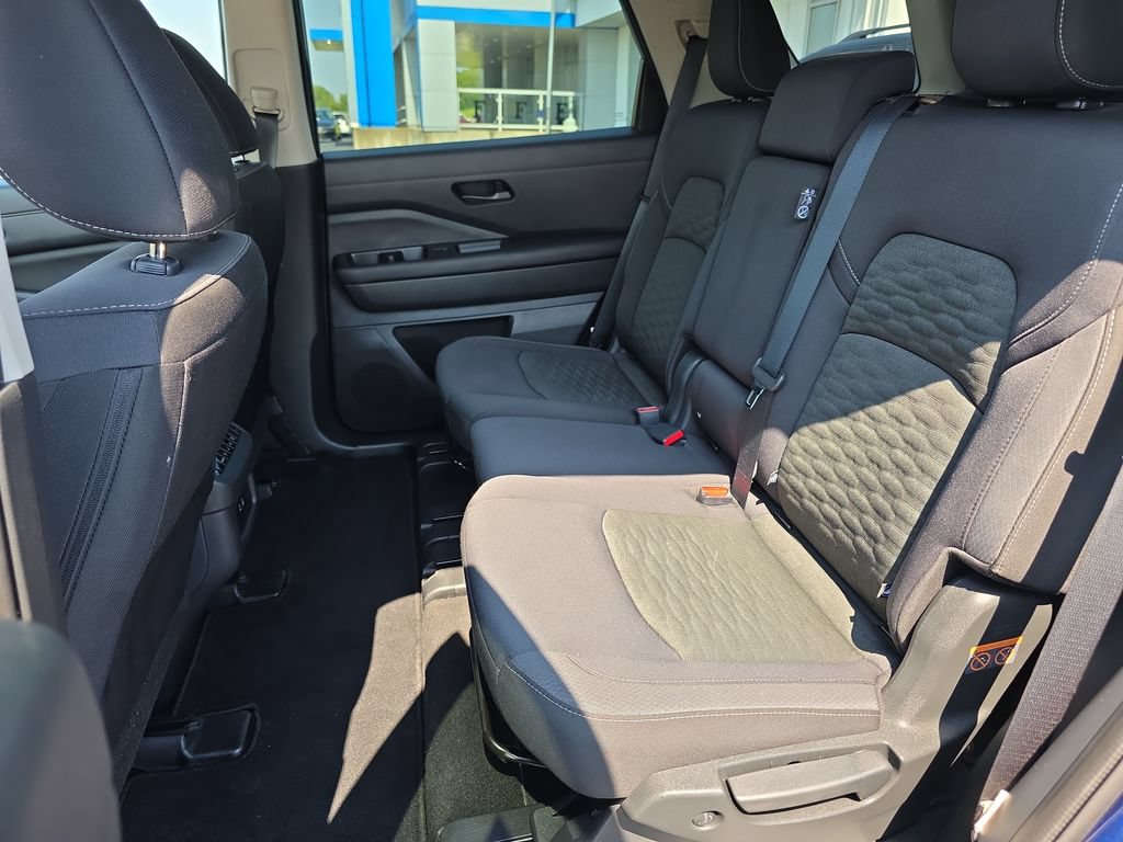 Used 2024 Nissan Pathfinder SV AWD/4WD image 15