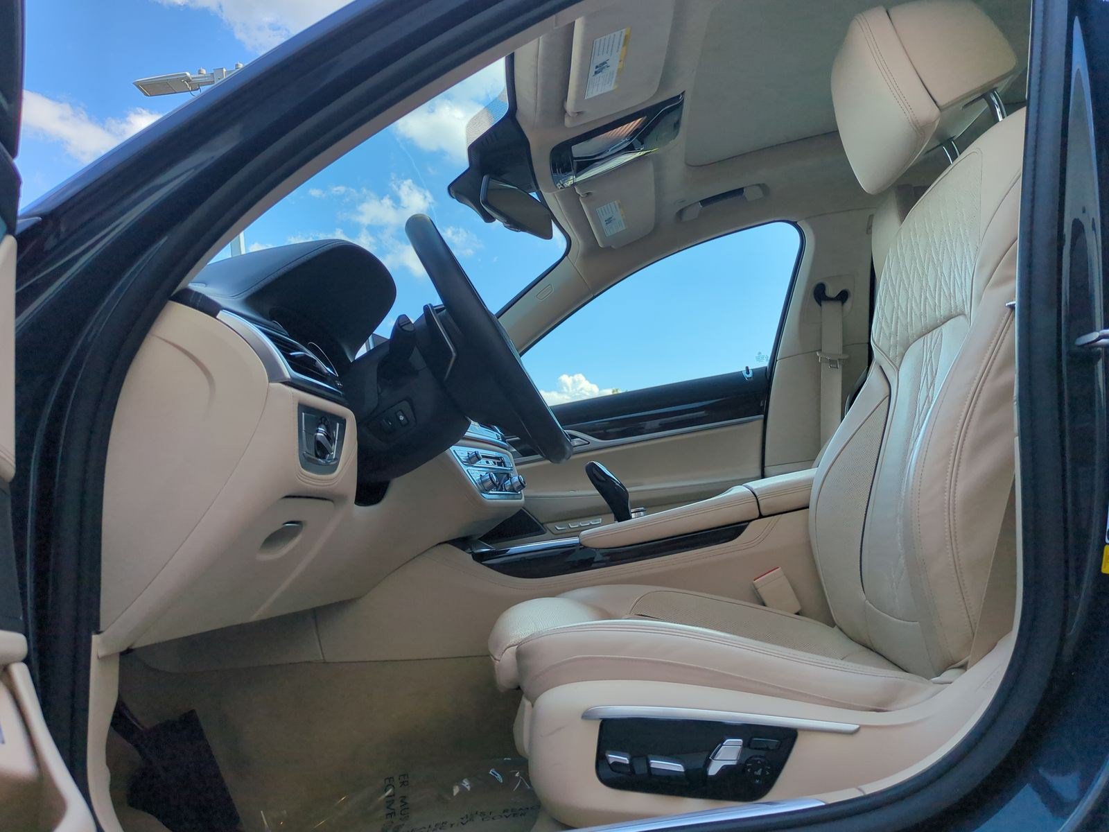 Used 2016 BMW 750i RWD image 16