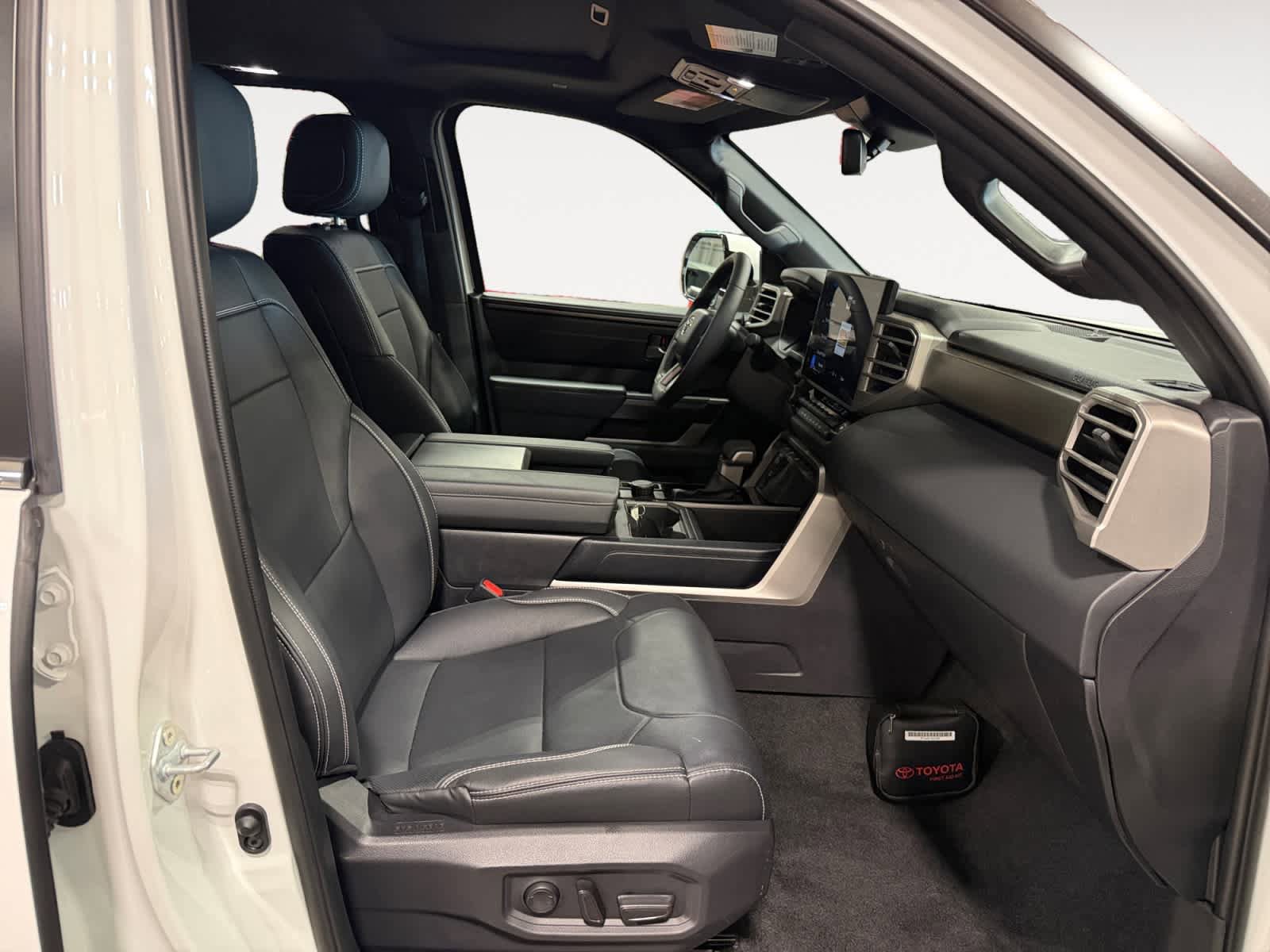 Used 2026 Toyota Sequoia SR5 w/ SR5 Premium Package AWD/4WD image 16