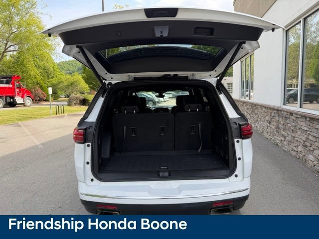 Used 2023 Chevrolet Traverse Premier FWD image 37