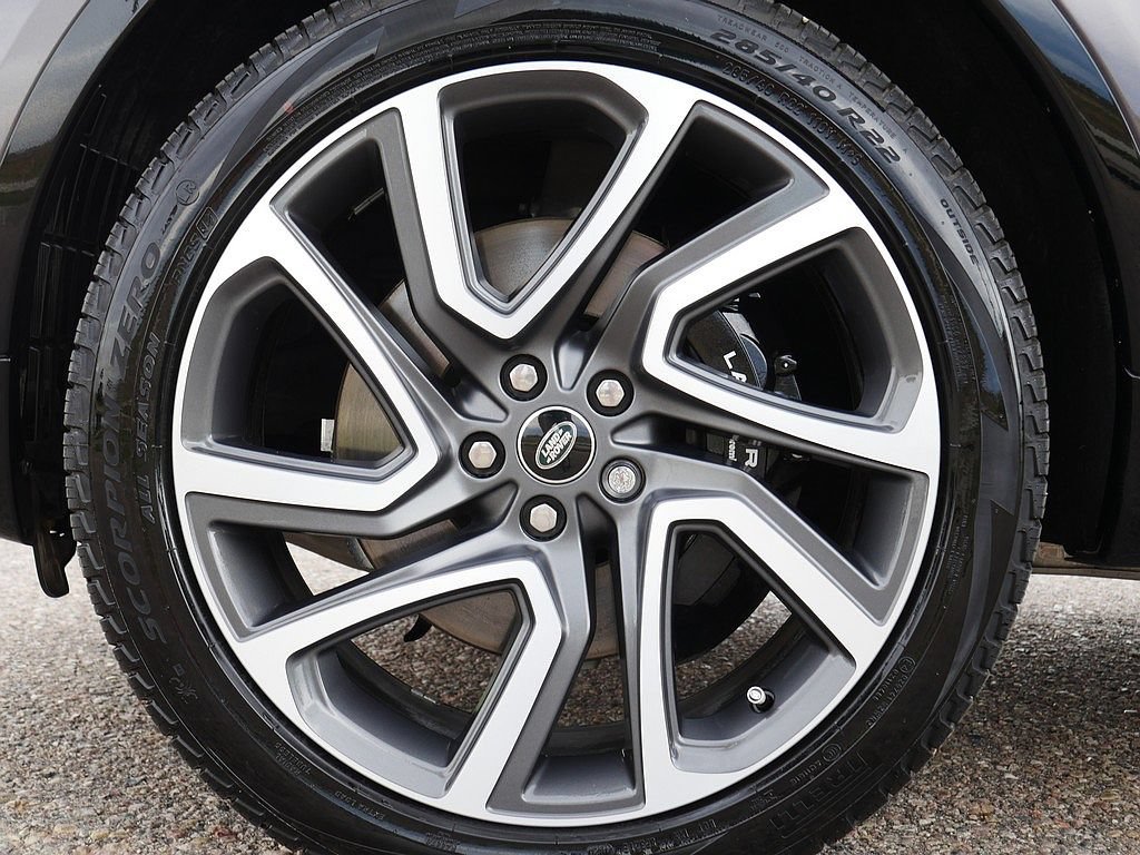 Used 2025 Land Rover Discovery Metropolitan Edition AWD/4WD image 83
