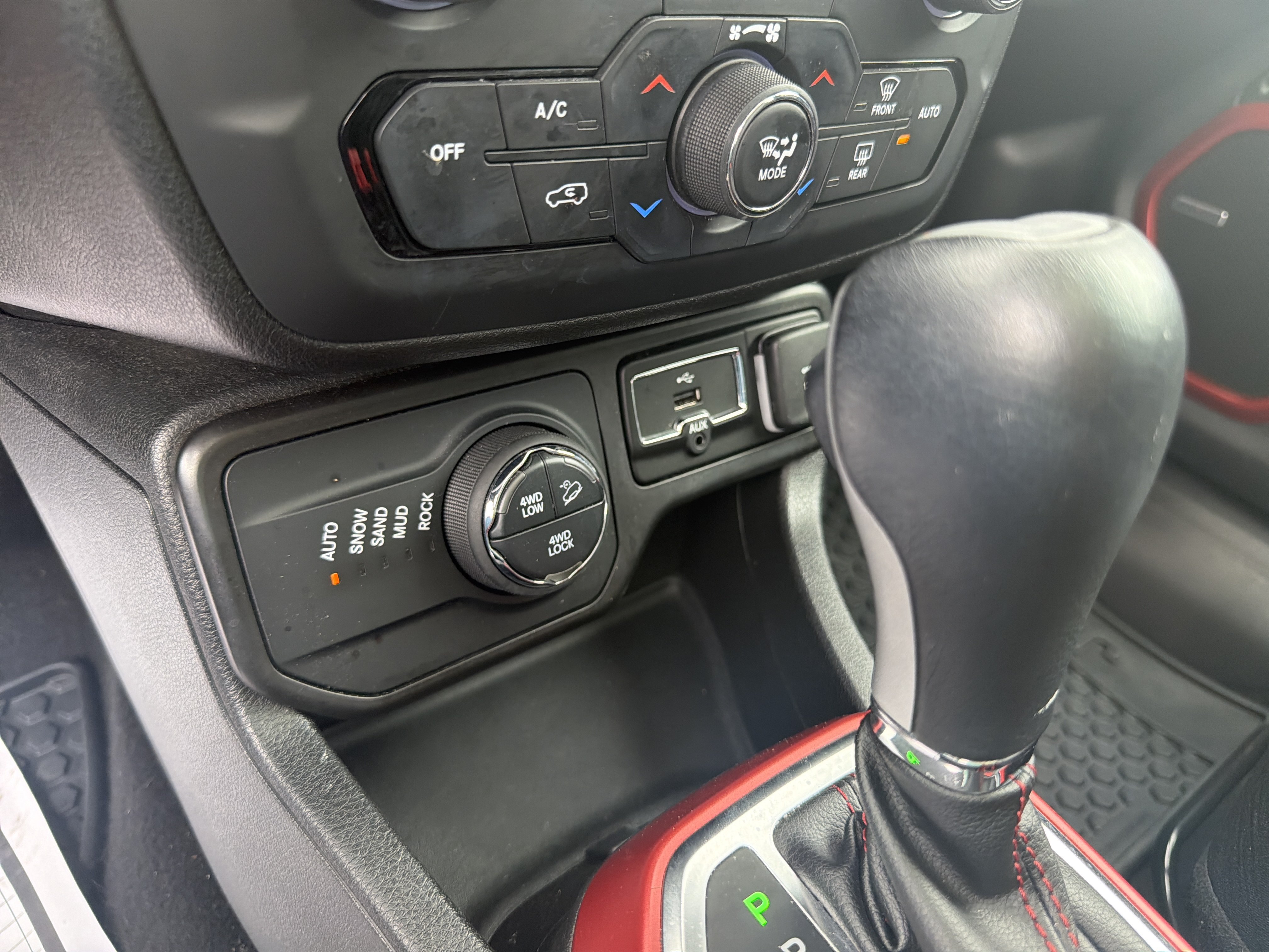 Used 2021 Jeep Renegade Trailhawk w/ Sun & Sound Group AWD/4WD image 18