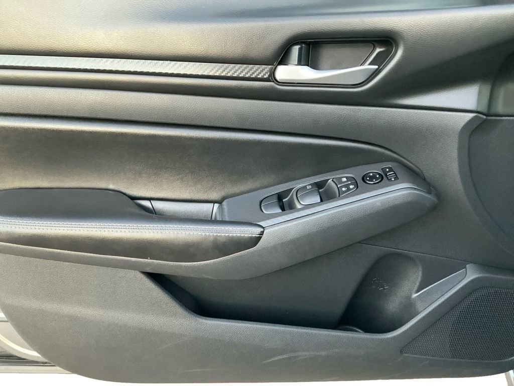 Used 2024 Nissan Altima 2.5 SV image 23