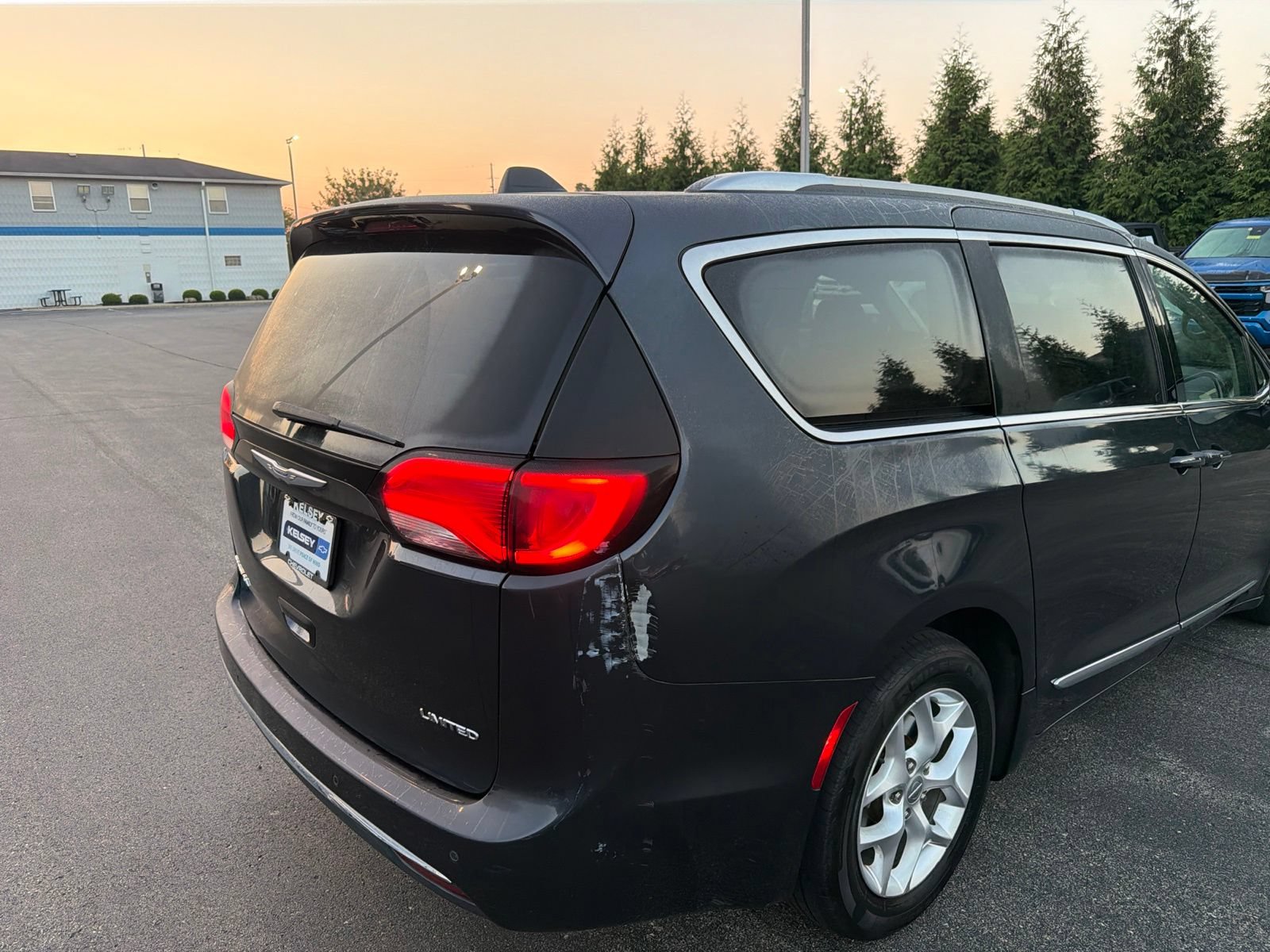Used 2020 Chrysler Pacifica Limited FWD image 6