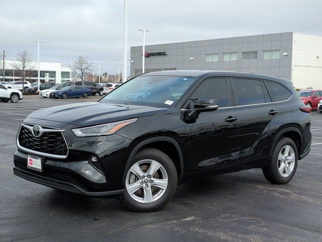 Certified 2024 Toyota Highlander LE image 2