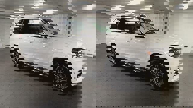 Used 2023 Mercedes-Benz GLS 450 4MATIC image 2