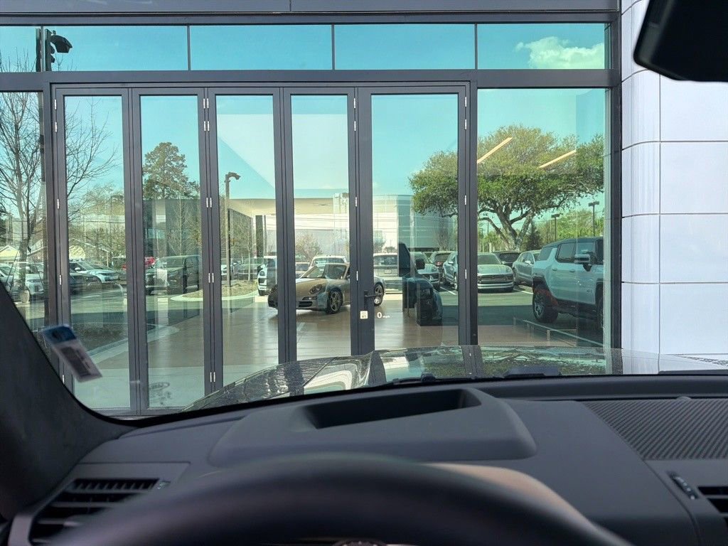 Used 2025 Land Rover Defender 110 V8 image 4