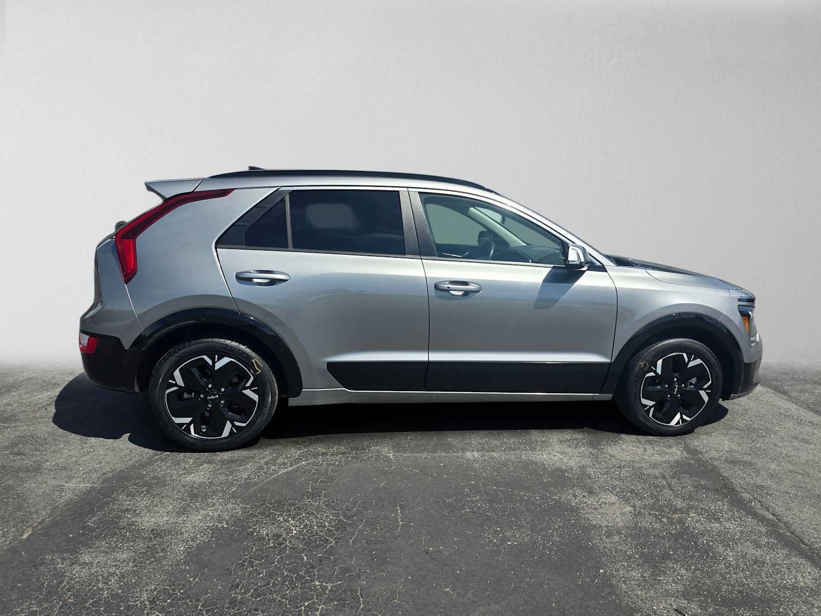 Used 2023 Kia Niro Wind FWD image 2