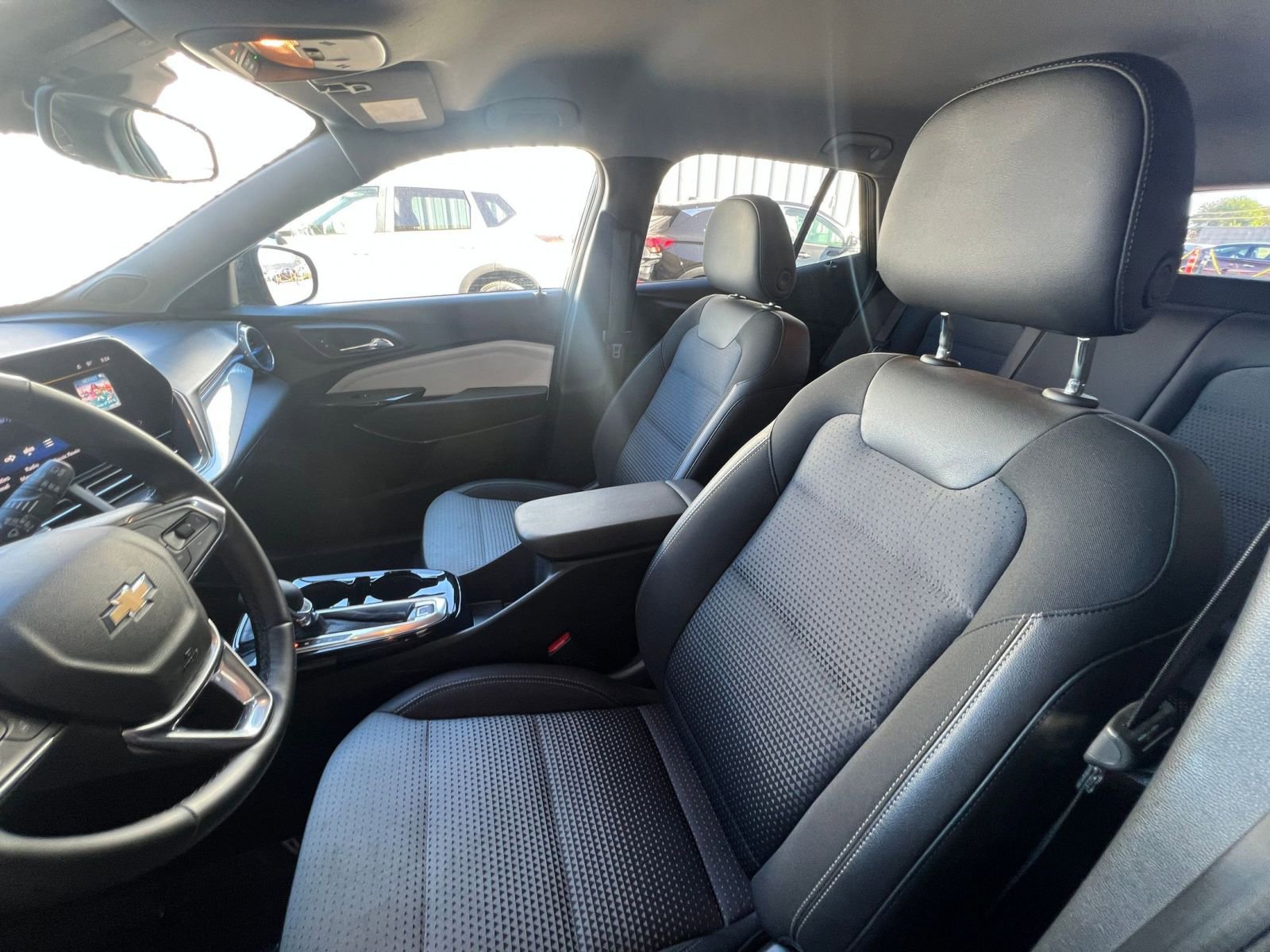 Used 2025 Chevrolet Trax LT w/ LT Convenience Package FWD image 36