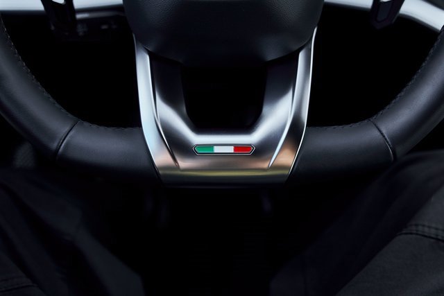 Used 2025 Lamborghini Urus SE image 61