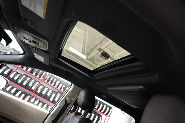Used 2023 Toyota Sienna Platinum AWD/4WD image 24