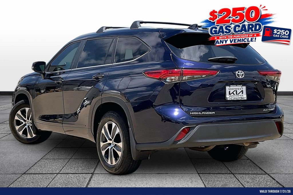 Used 2023 Toyota Highlander XLE AWD/4WD image 12