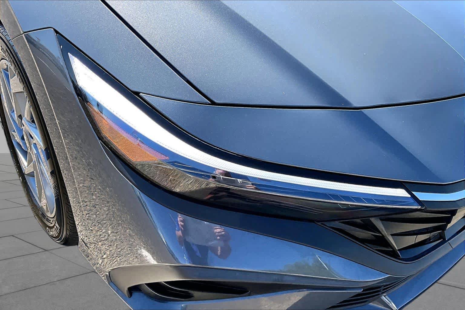 Used 2025 Hyundai Elantra Hybrid FWD image 27