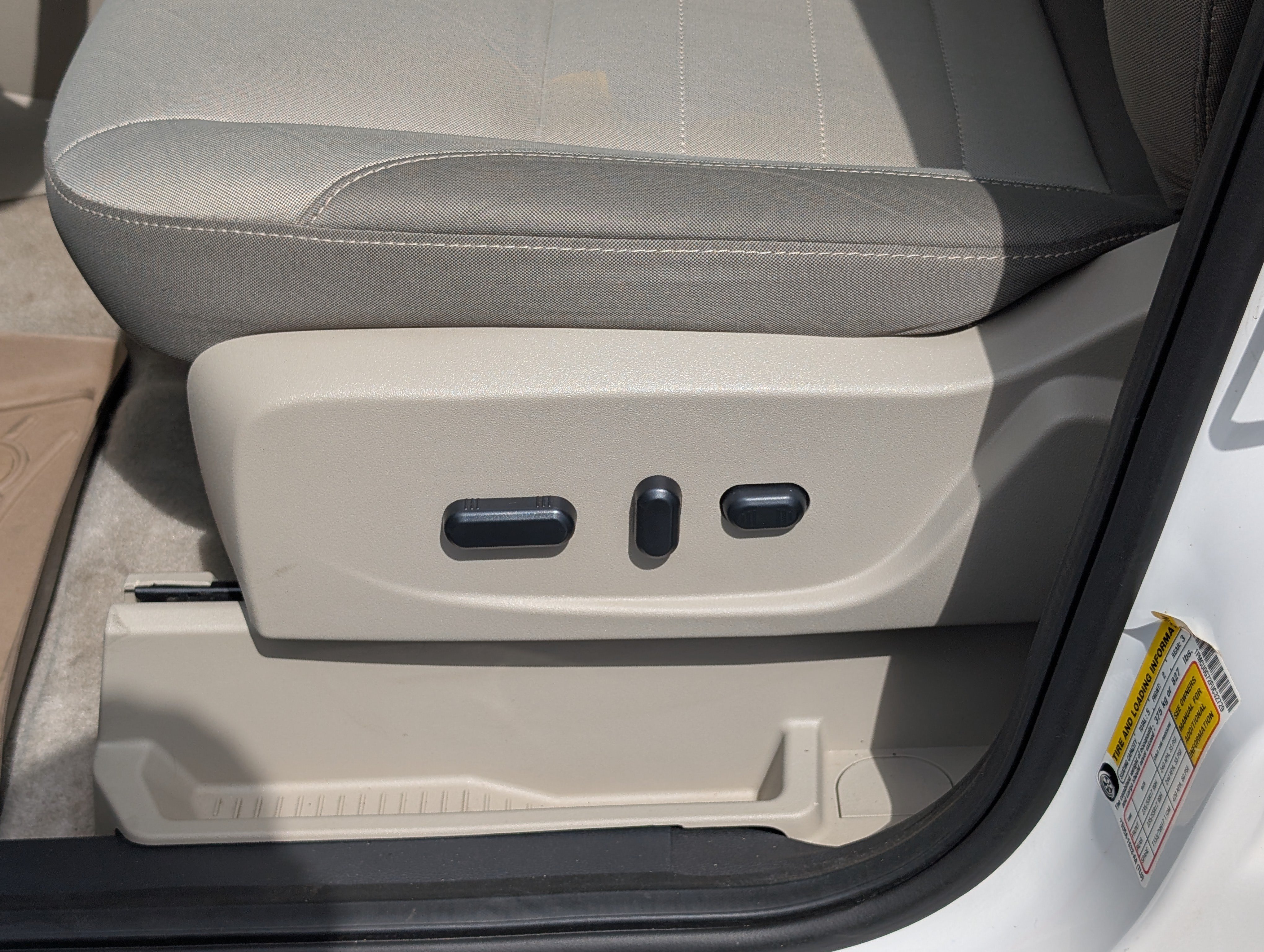 Used 2015 Ford Escape SE FWD image 18