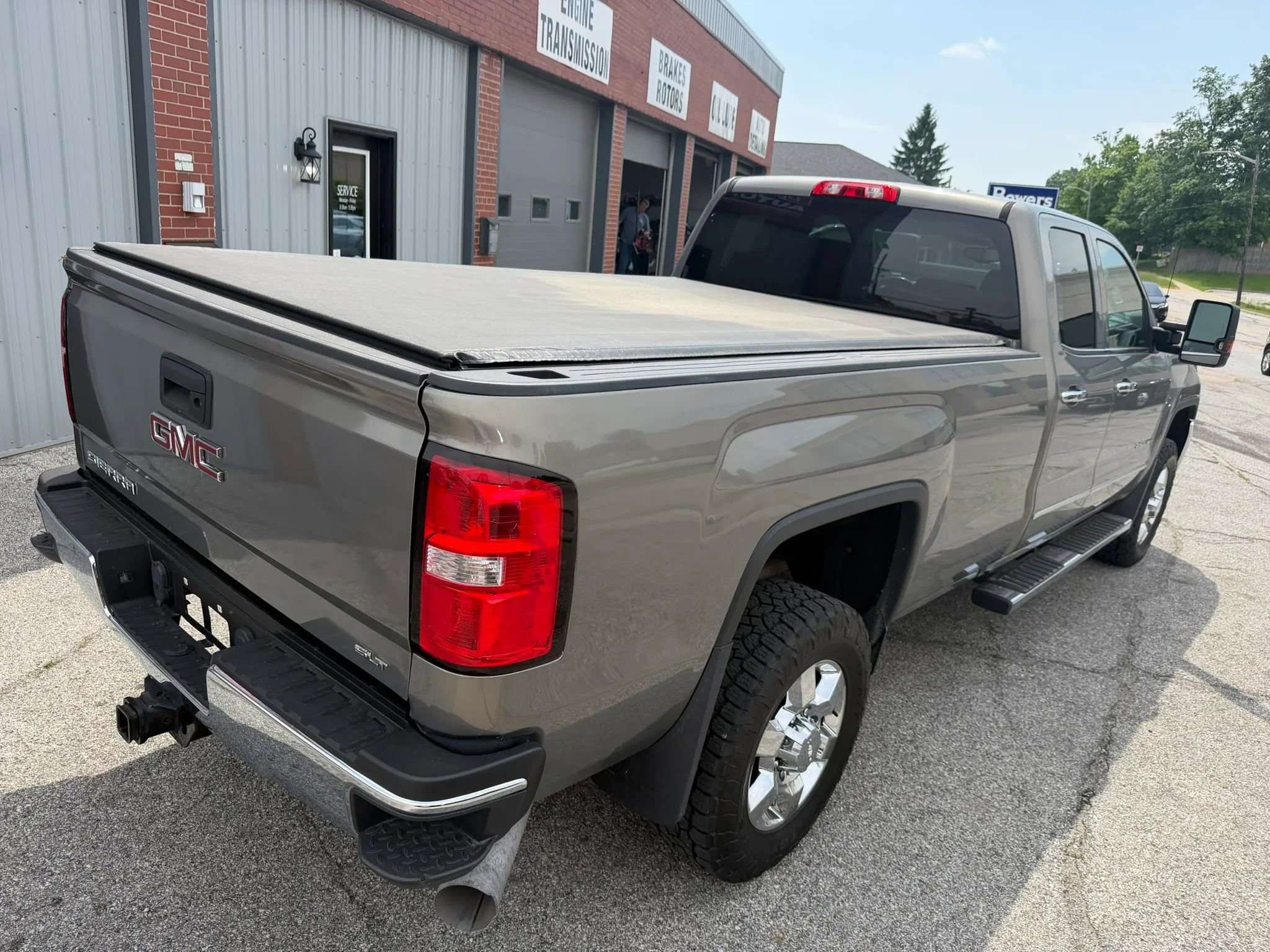 Used 2017 GMC Sierra 2500 SLT AWD/4WD image 10