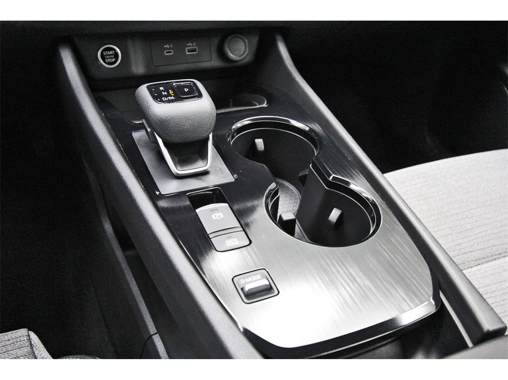 Used 2023 Nissan Rogue SV image 24