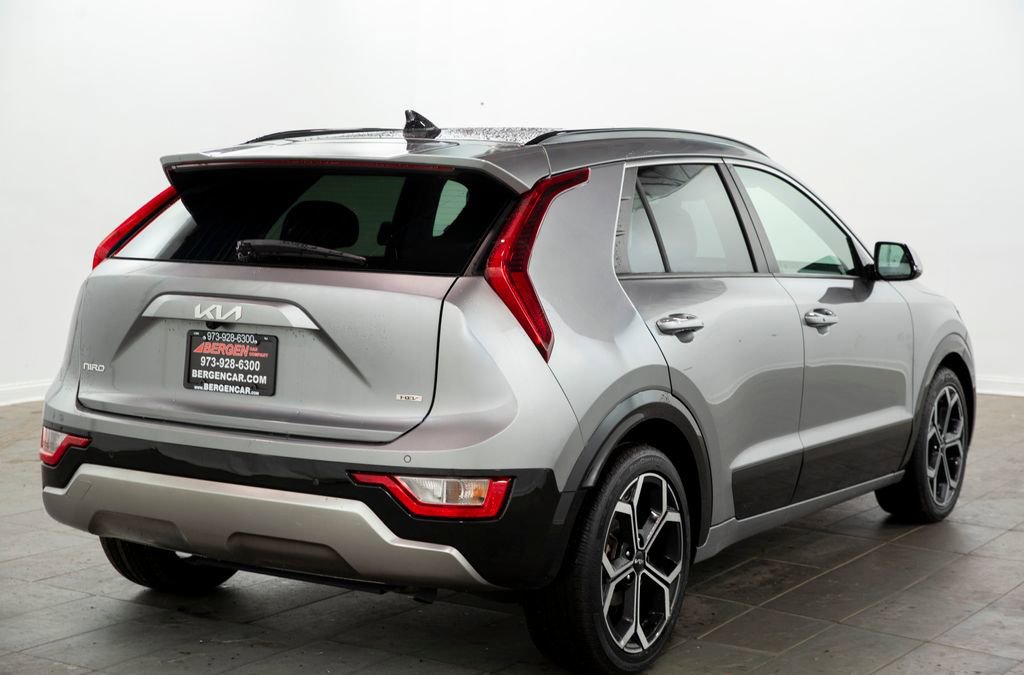 Used 2023 Kia Niro EX Touring FWD image 11