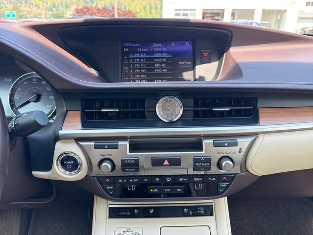 Used 2017 Lexus ES 300h w/ Navigation System Package FWD image 25