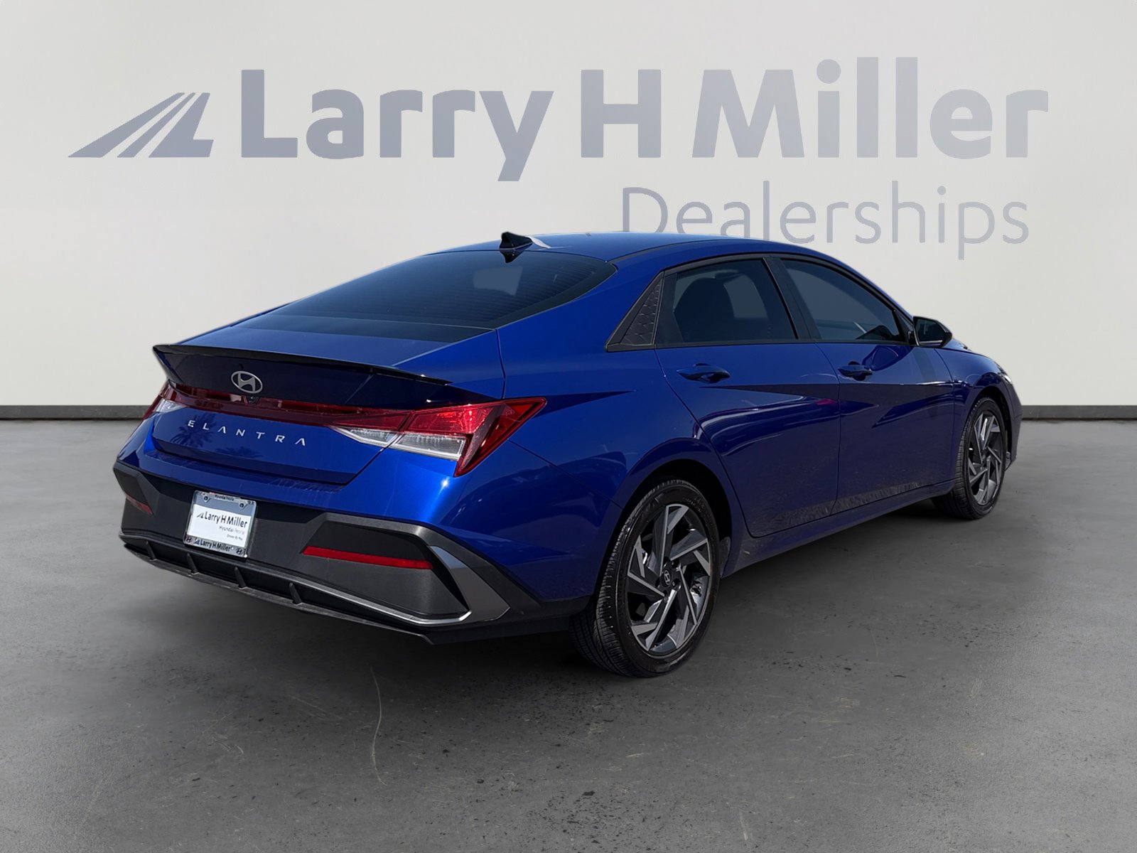 Certified 2025 Hyundai Elantra Sport FWD image 5