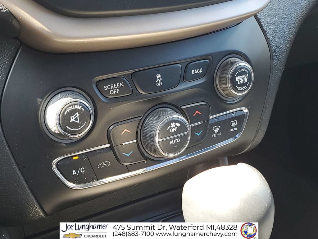 Used 2015 Jeep Cherokee Limited FWD image 19