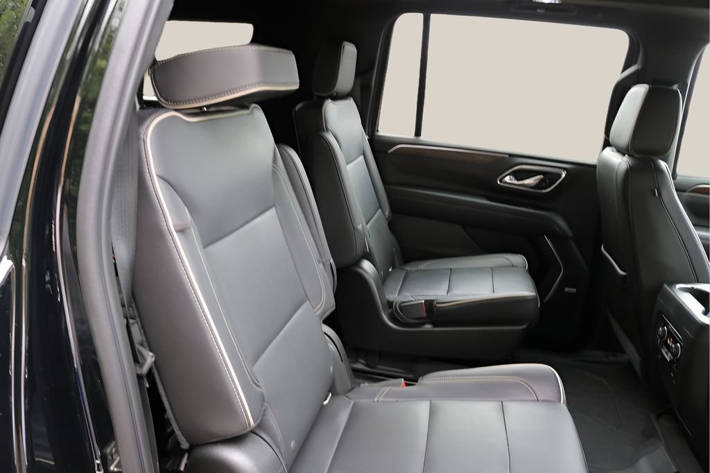 Used 2021 Chevrolet Suburban Premier w/ Premium Package RWD image 21