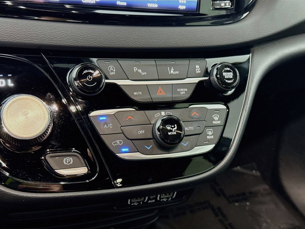 Used 2025 Chrysler Pacifica Select FWD image 8