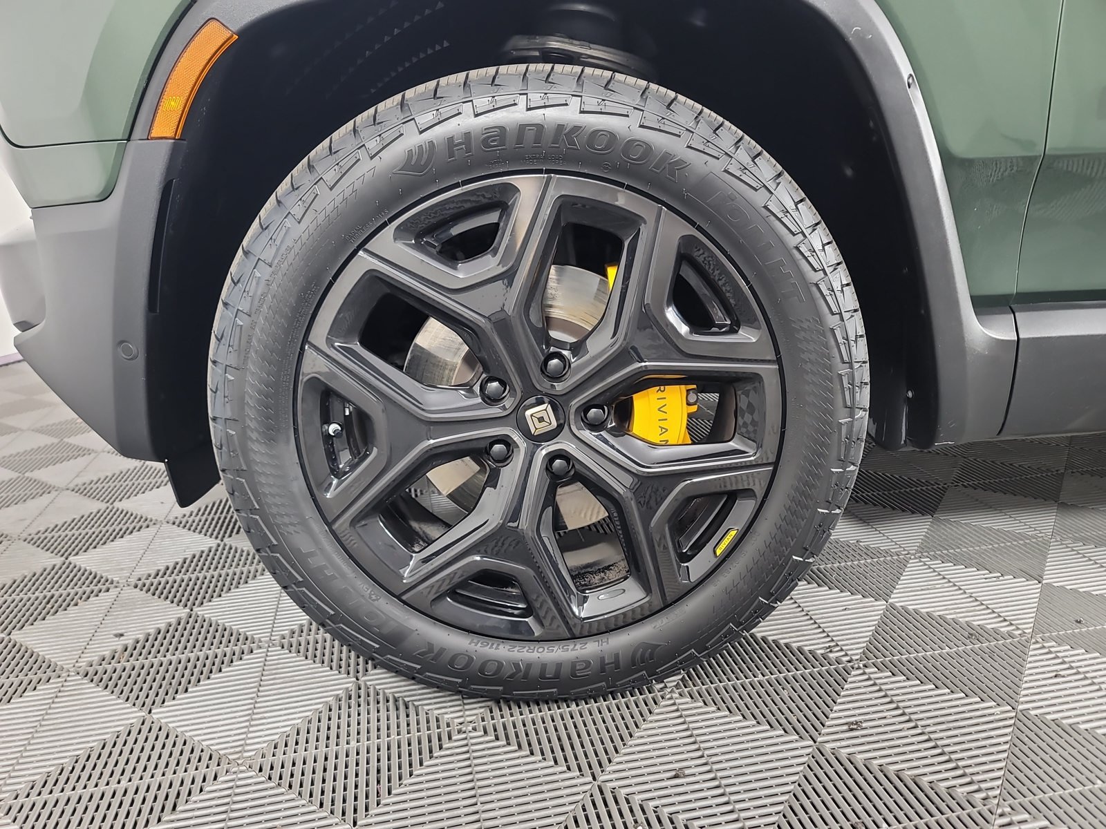 Used 2022 Rivian R1S Launch Edition Quad AWD/4WD image 9