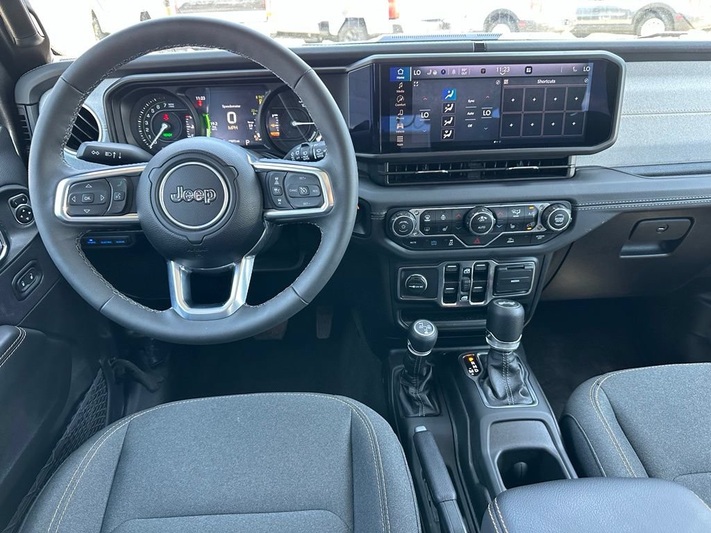 Used 2025 Jeep Wrangler Unlimited Sahara AWD/4WD image 4