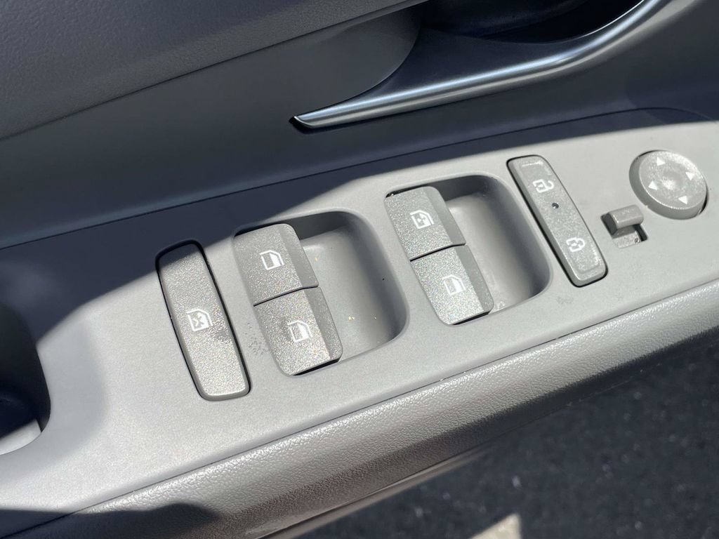Used 2025 Hyundai Elantra SEL FWD image 13