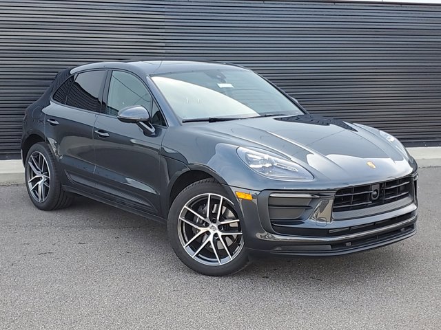 Used 2025 Porsche Macan image 9