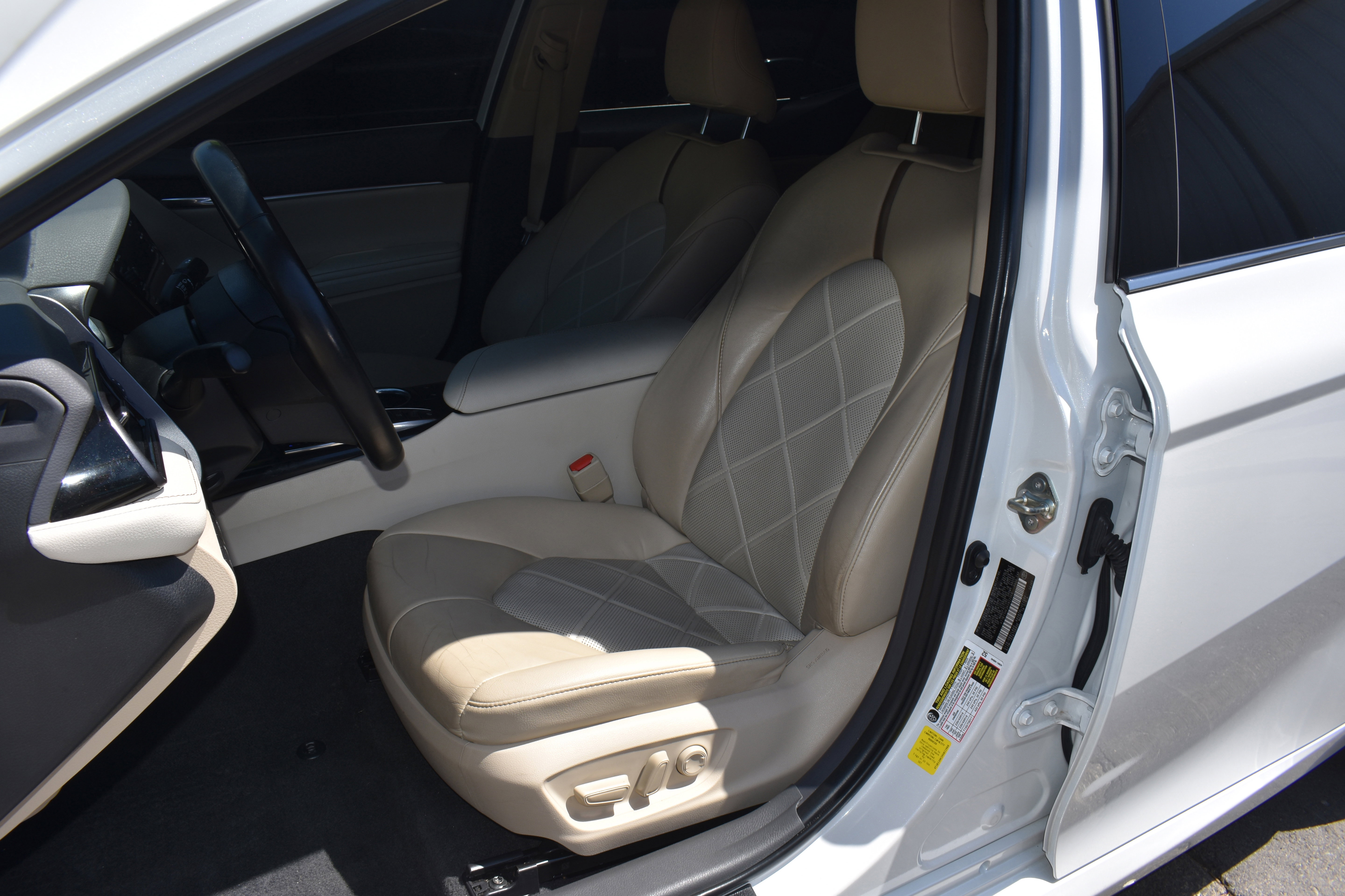 Used 2019 Toyota Camry XLE FWD image 25