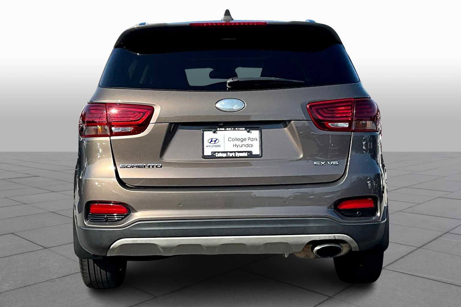 Used 2019 Kia Sorento EX image 4