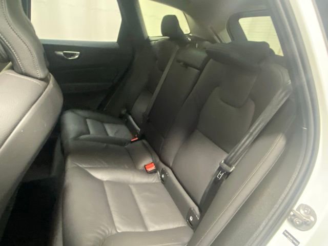 Used 2025 Volvo XC60 B5 Plus image 14