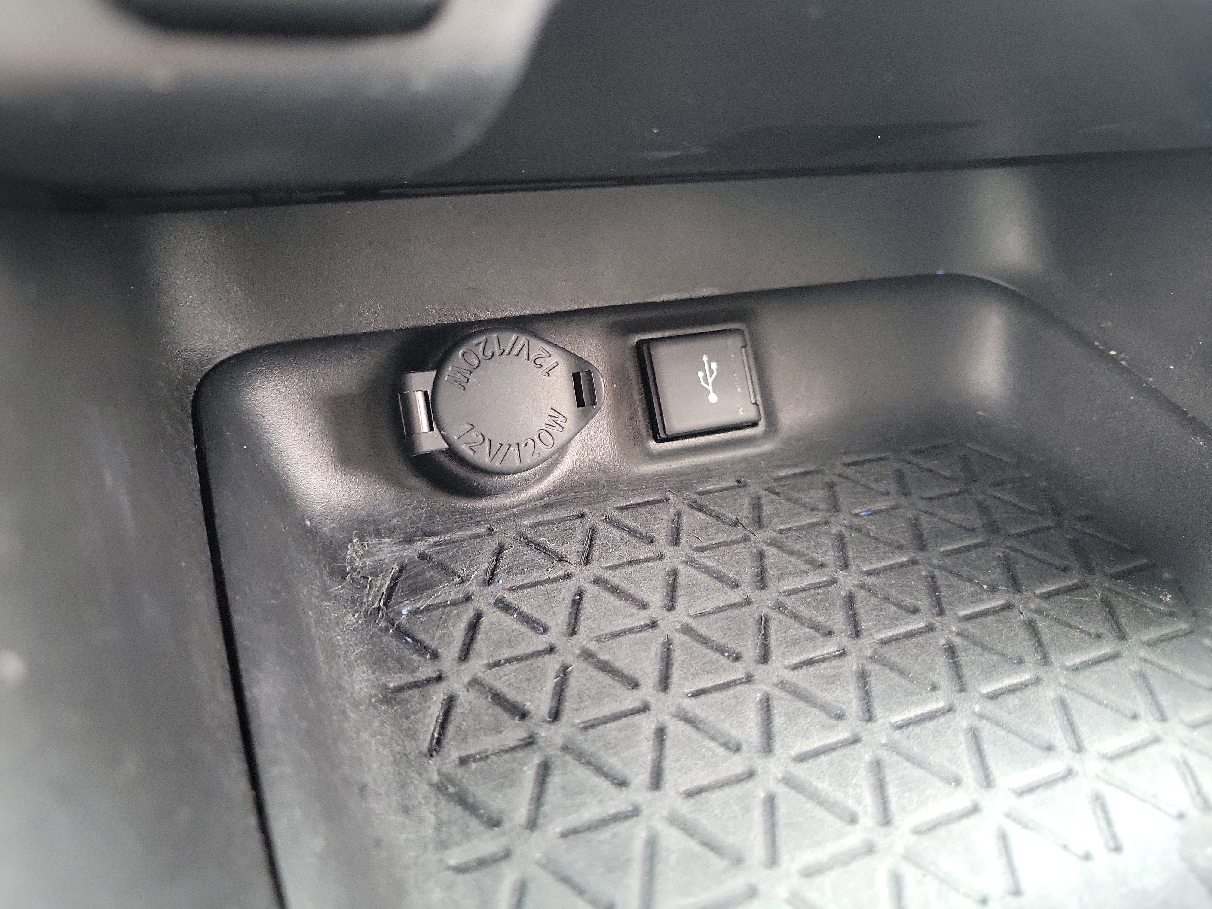 Used 2021 Toyota RAV4 LE image 34