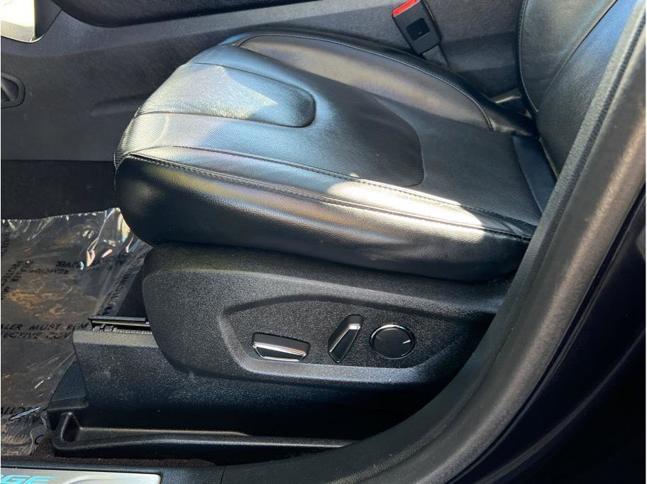 Used 2019 Ford Edge Titanium w/ Equipment Group 301A image 6