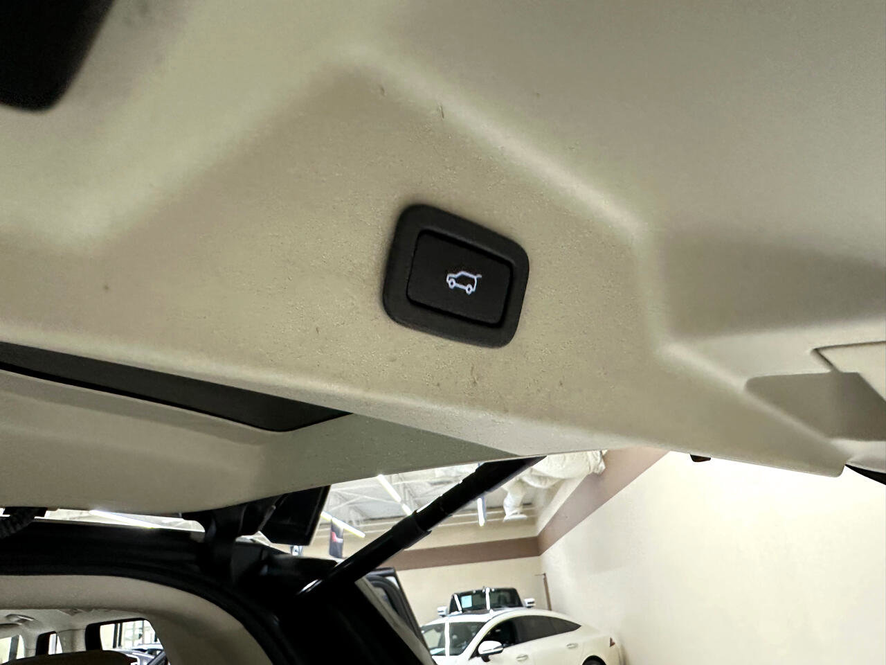 Used 2019 Land Rover Range Rover image 14