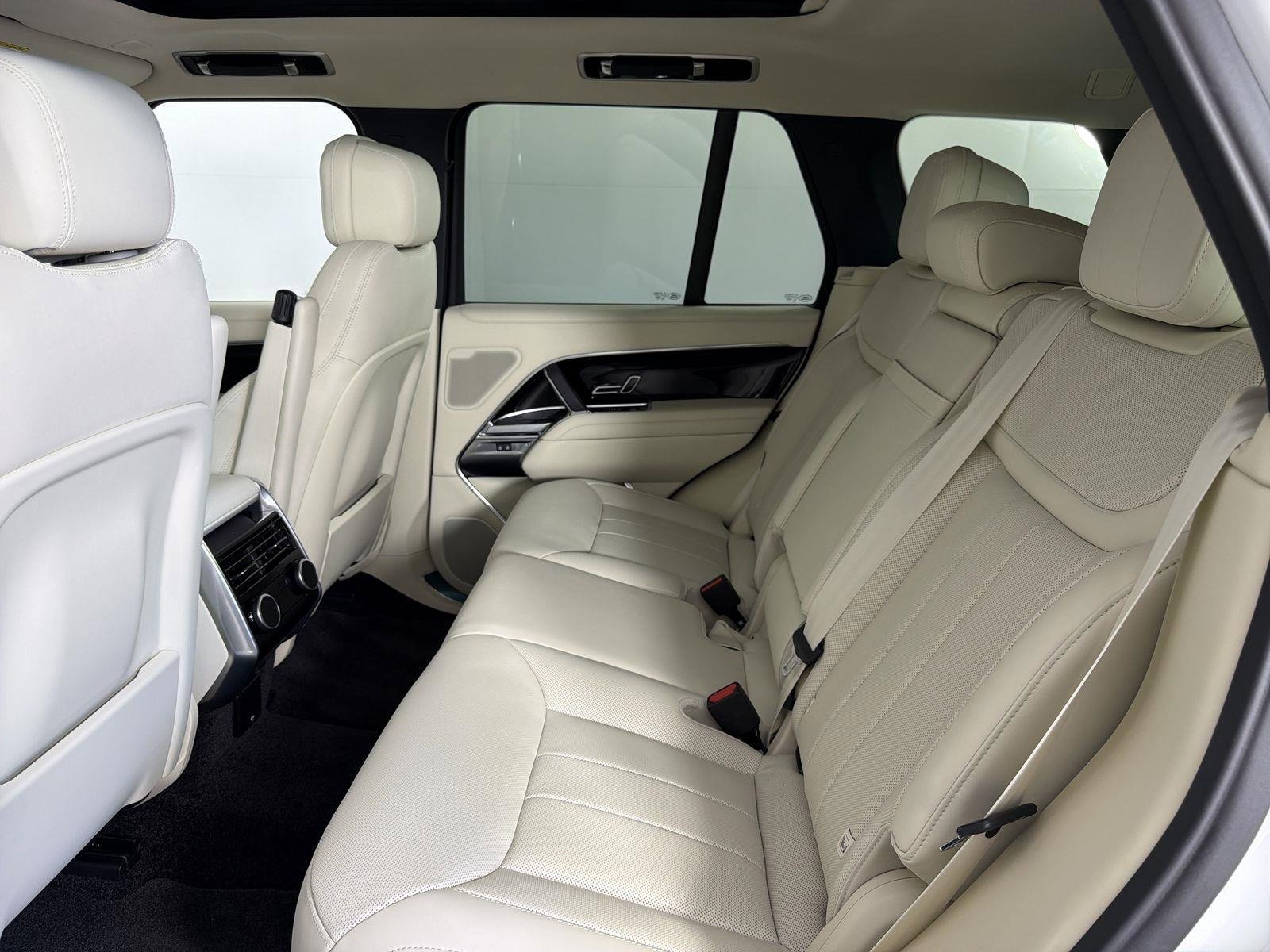 New 2025 Land Rover Range Rover SE image 27