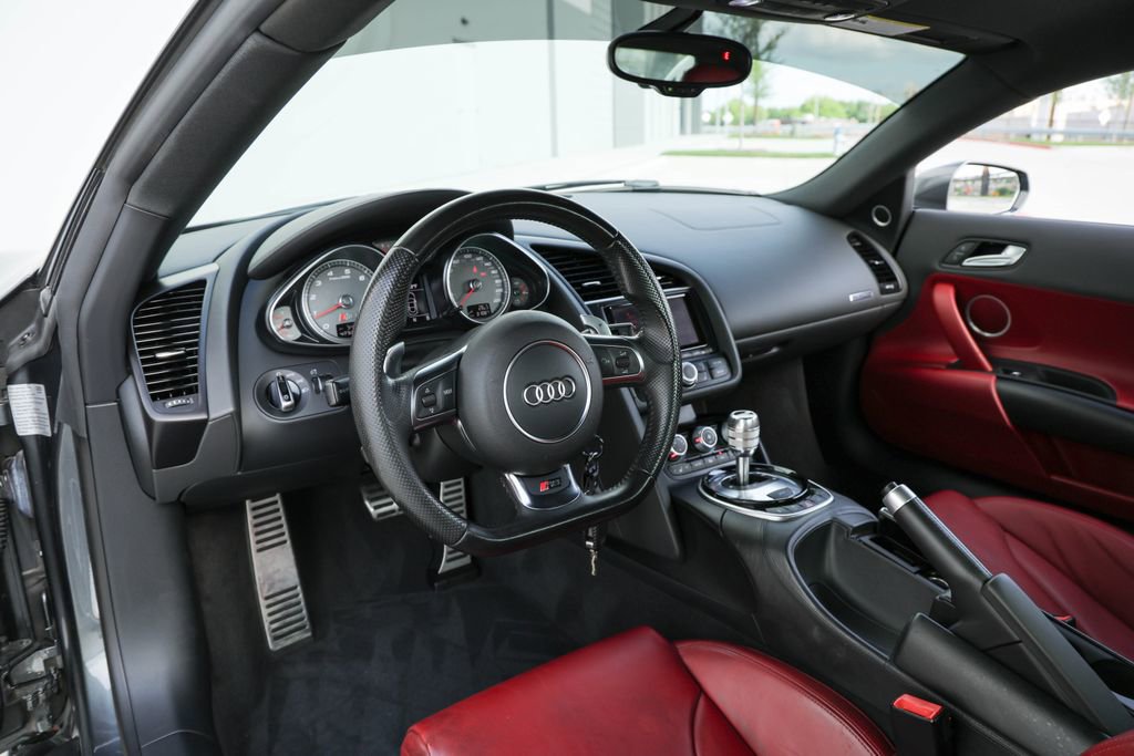 Used 2014 Audi R8 V8 w/ Enhanced Leather Package AWD/4WD image 15