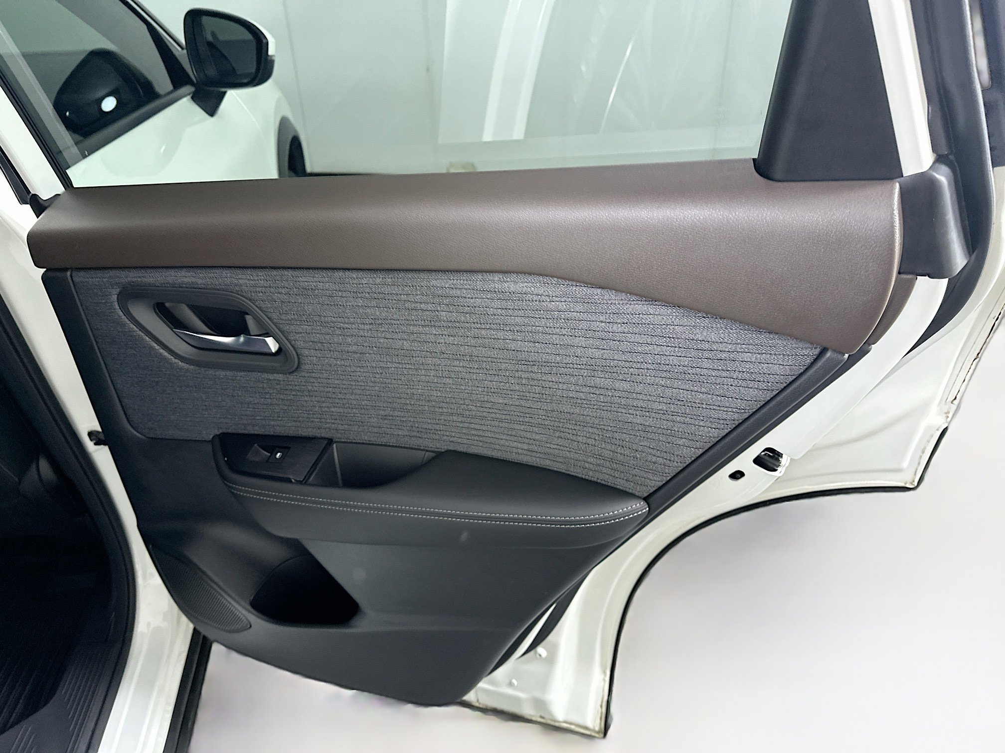 Used 2023 Nissan Rogue SV image 28