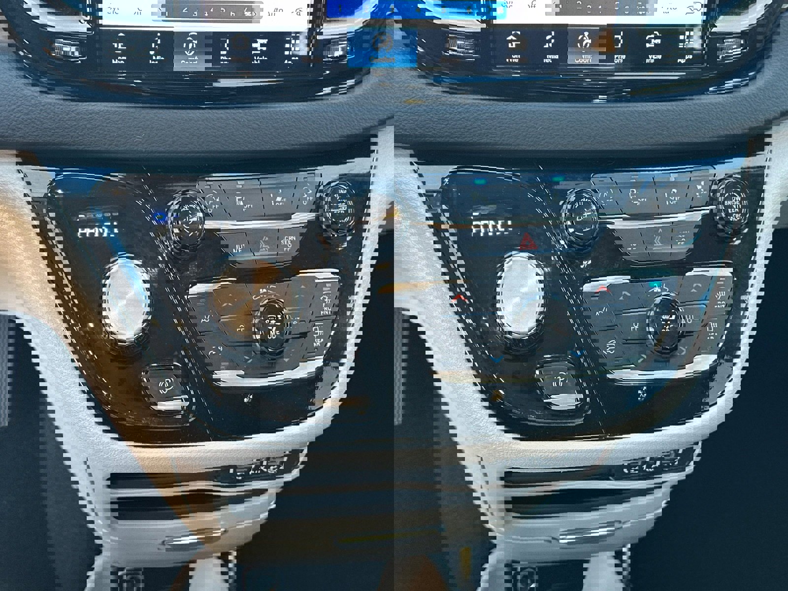 Used 2024 Chrysler Pacifica Touring-L image 29