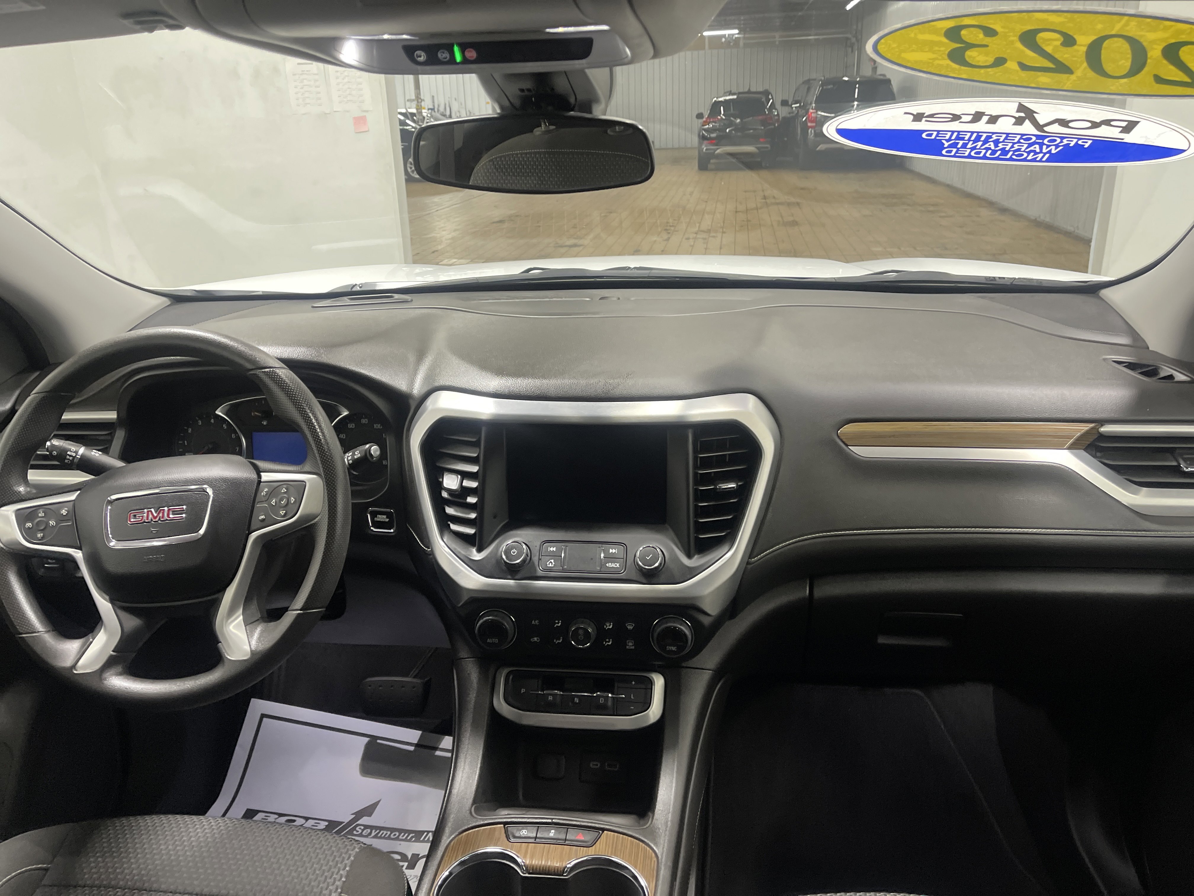 Used 2023 GMC Acadia SLE image 23
