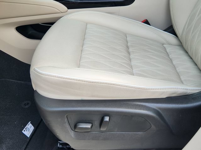 Used 2023 Buick Envision Avenir FWD image 23