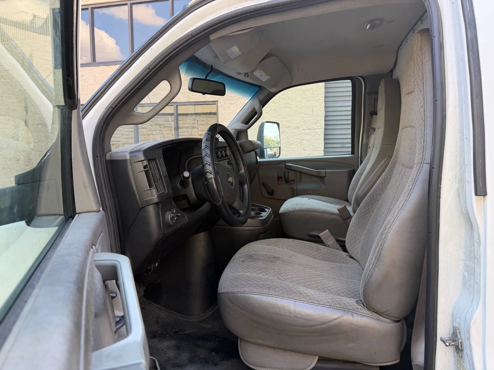 Used 2019 Chevrolet Express 3500 w/ Driver Convenience Package RWD image 12