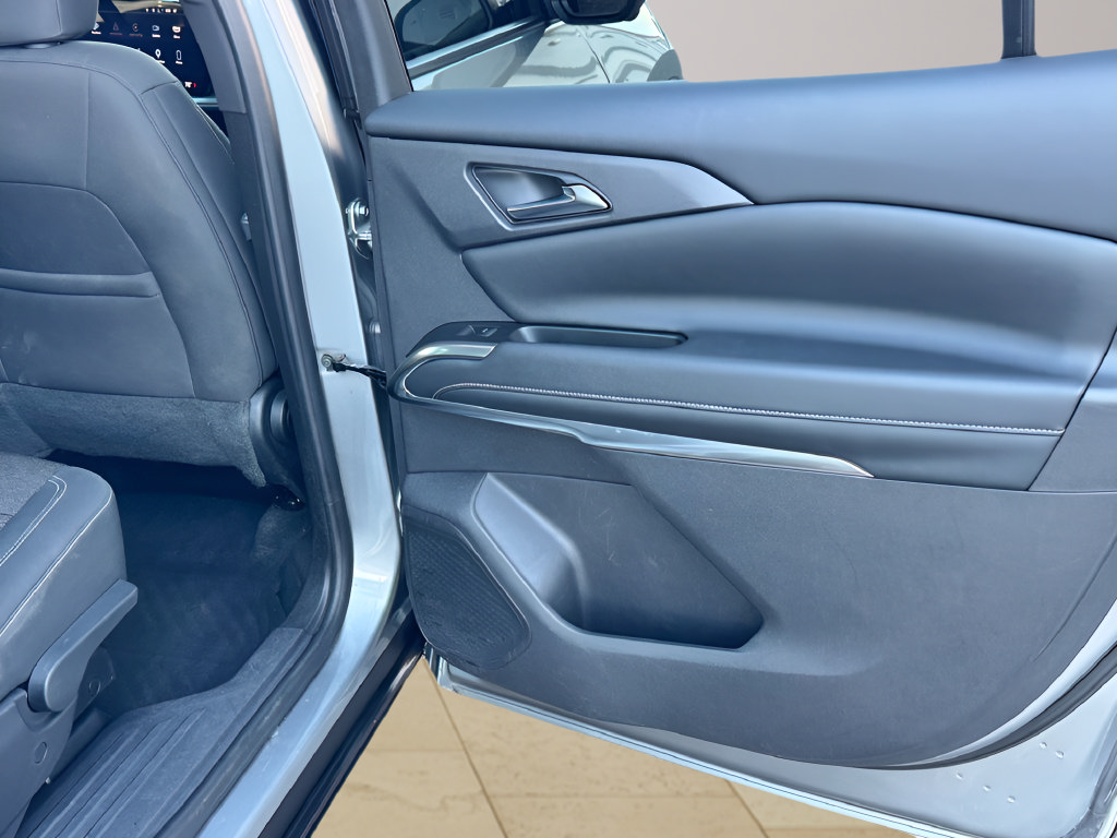 Used 2024 Chevrolet Traverse LT FWD image 30