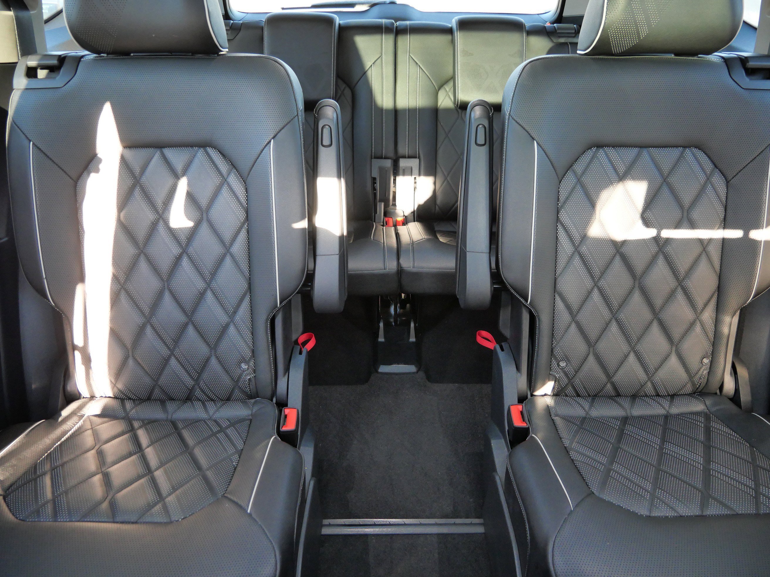 Certified 2025 Volkswagen Atlas SEL Premium R-Line image 13